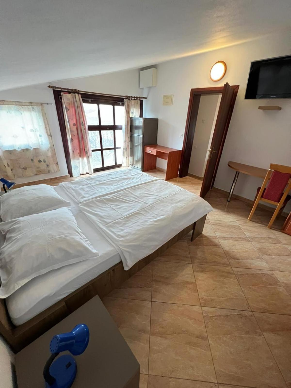 Bellevue Rooms Stara Baška Esterno foto