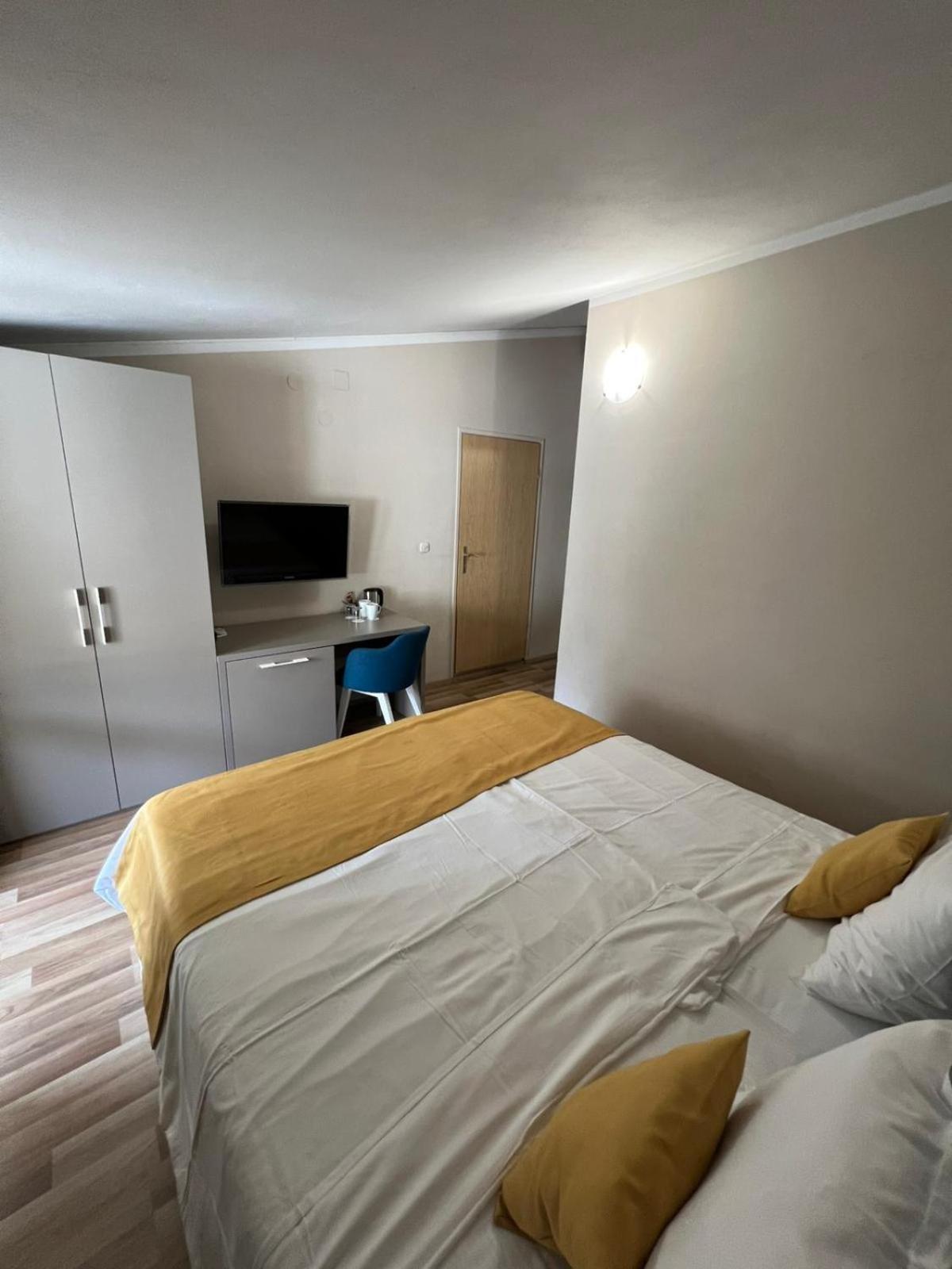 Bellevue Rooms Stara Baška Esterno foto