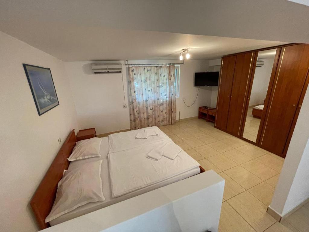 Bellevue Rooms Stara Baška Esterno foto