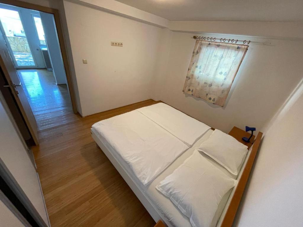 Bellevue Rooms Stara Baška Esterno foto