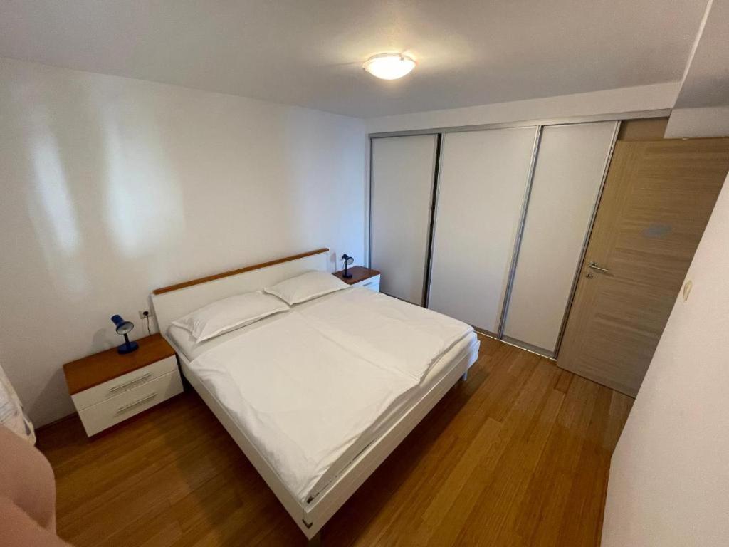 Bellevue Rooms Stara Baška Esterno foto